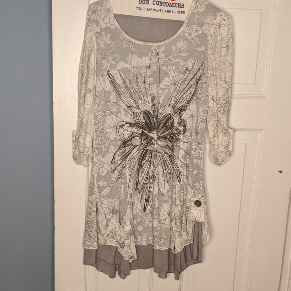 Linea Domani Mid Sleeve Tunic - Perfect for Summer